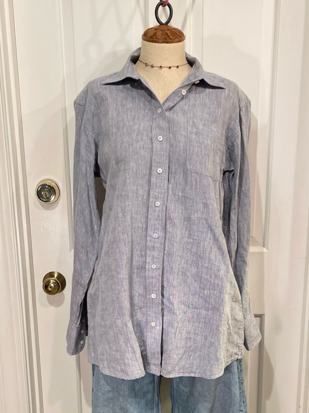 Classic Linen Long-Sleeve Button-Up Shirt in Light Gray